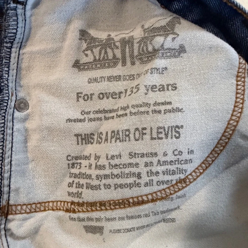 Levis levi 517